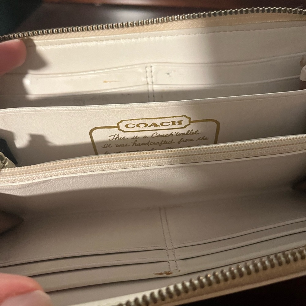 Coach Signature Canvas Wallet - Picture 4 of 5